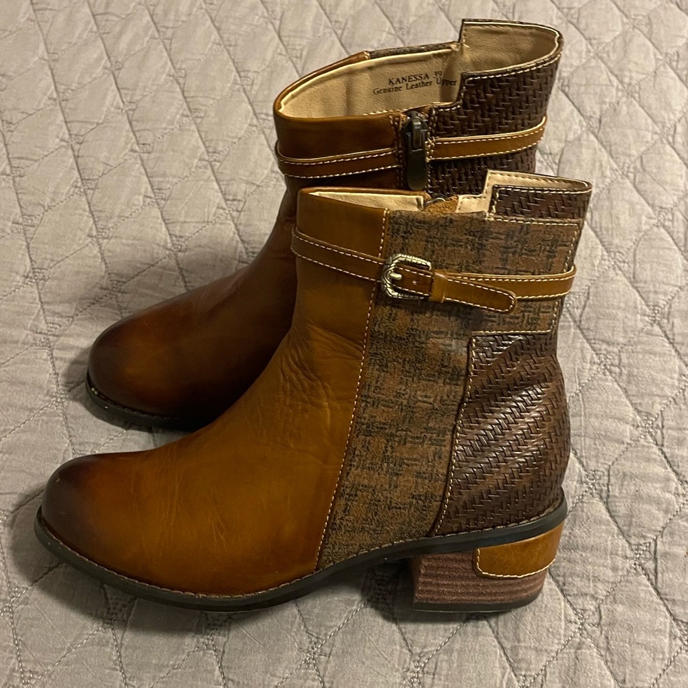 L’Artiste Booties Like New